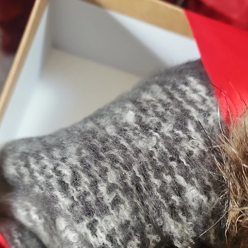 Lucky Brand Women's NWT Black/Brown/Grey Scarf & Hat Set
